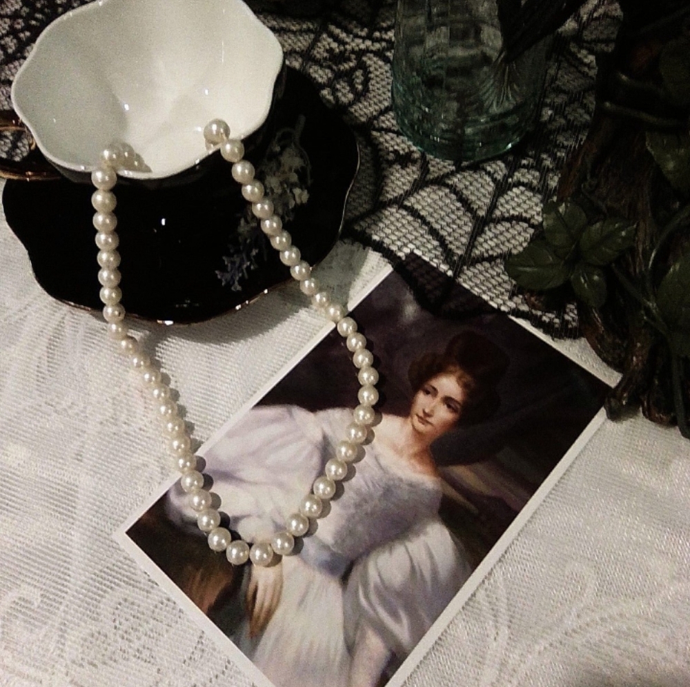 Vintage Pearl Necklace - Picture 4 of 6